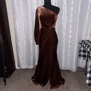 Revelry Brown Velvet One Shoulder Formal Dress Slit Train Size 6 Elegant Gown